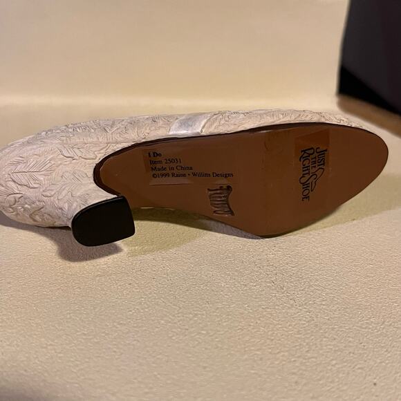 Just the Right Shoe I Do - Picture 11 of 11